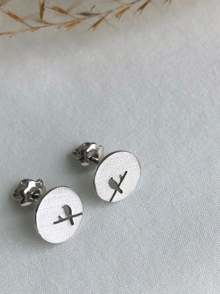Серебряные серьги-гвоздики Весенняя птичка
