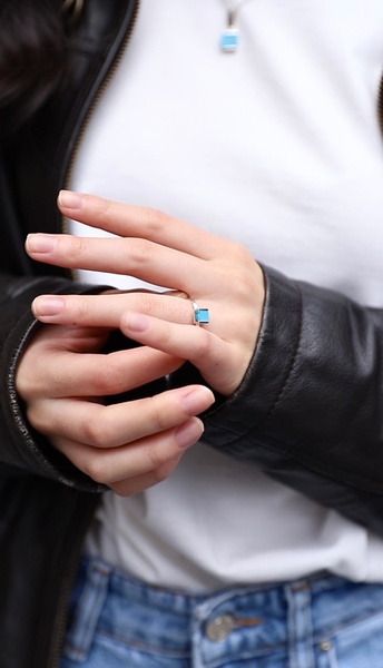 Серебряное кольцо Милова с синей бирюзой, 16