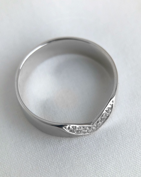 Срібний перстень Вікторія, 17