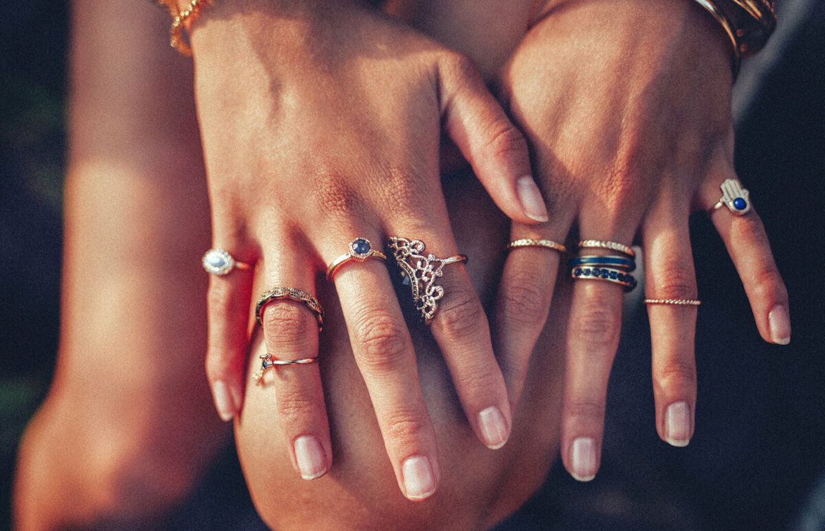 Об кольца и их особенности: на каком пальце носить и что это ��начит