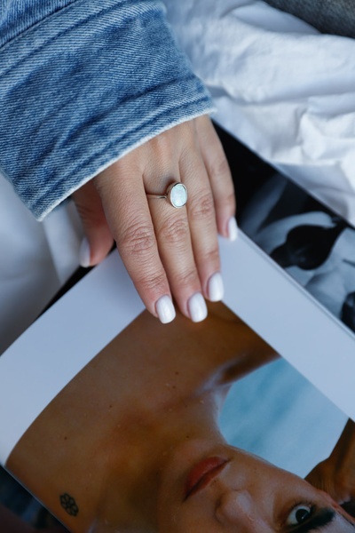 Серебряное кольцо с белым опалом, 16