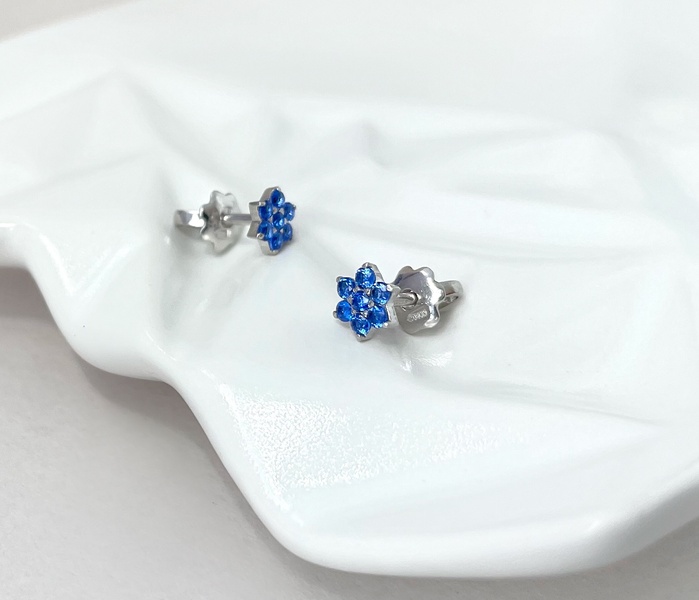 Срібні сережки Квітка з синіми фіанітами