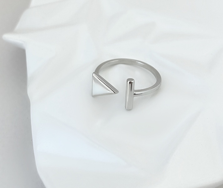 Срібний перстень Плей, 15